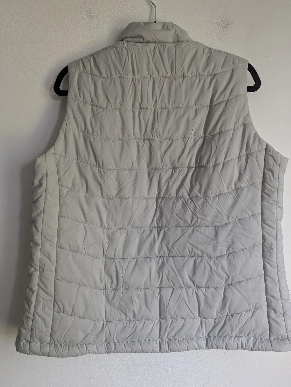 KOVNLO Quilted Heated Smart Vest in Light Grey Mock Neck Women's L